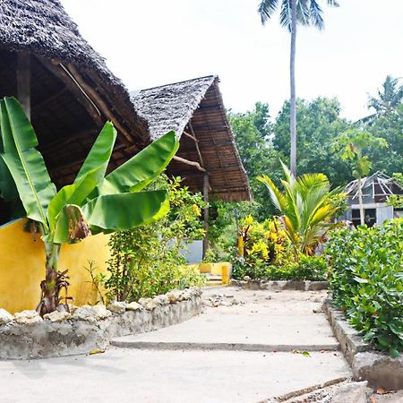 Bed and Breakfast Rasta House à Kilindoni Extérieur photo
